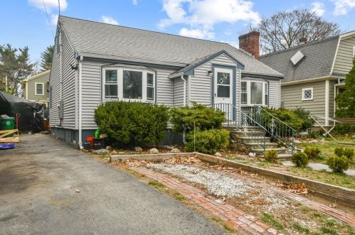 87 Charlemont St, Newton, MA 02461-1909
