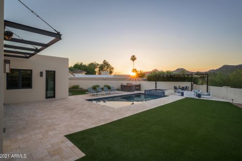 5833 46th Pl, Phoenix AZ  85018-1235 exterior