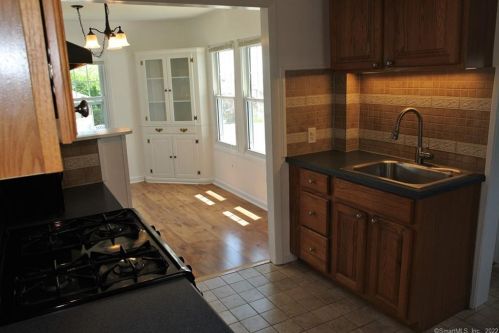 16 Stevens St, Milford CT 06460-7868 exterior