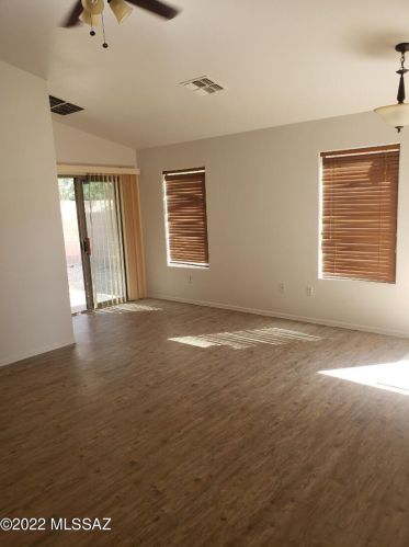 7809 Baja Stone Ave, Tucson, AZ 85756-8476