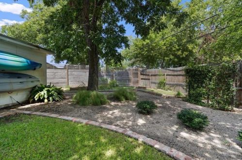 1304 Berkshire Dr, Austin TX 78723-1837 exterior