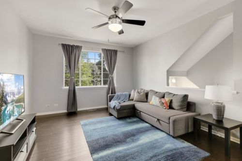 947 Pheasant Trl, Saint Charles, IL 60174-8803