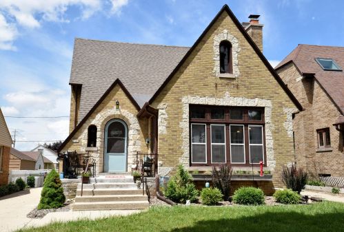 2727 71st St, Milwaukee, WI 53219-2950