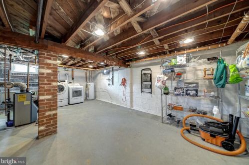 8436 Leaf Rd, Alexandria VA 22309-1708 exterior