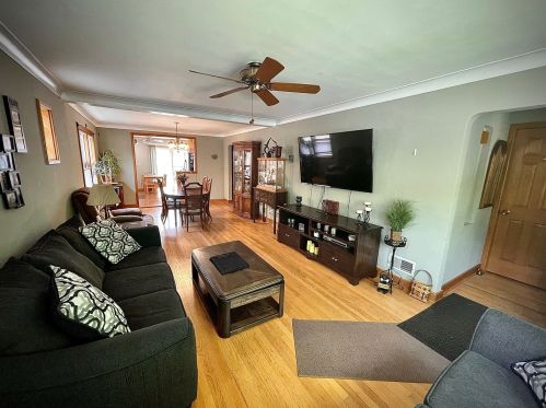 10030 Campbell Ave, Chicago IL 60655-1064 exterior