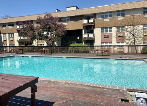 1111 River Rd, Edgewater NJ 07020-1335 exterior