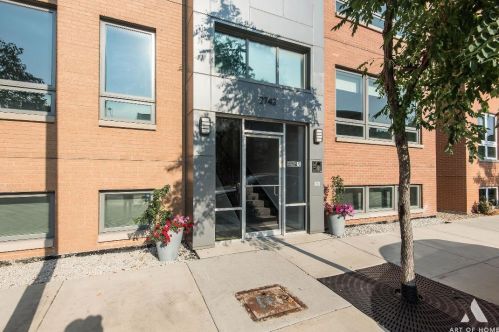 2743 Ashland Ave, Chicago, IL 60614