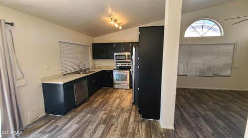 6826 17 Way, Phoenix AZ 85042-5707 exterior