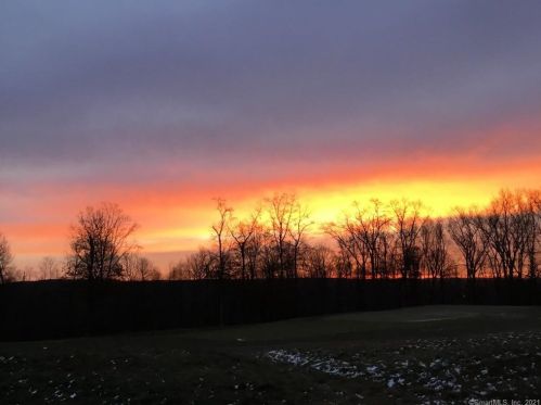 185 Country Club Dr, Seymour CT 06478-1197 exterior