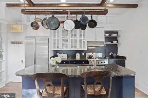 801 Independence Ave, Washington DC 20003-1317 exterior