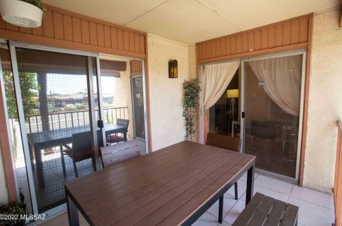 1600 Wilmot Rd, Tucson AZ  85712-4423 exterior