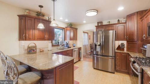 2350 Steven Rd, Huntingdon Valley PA 19006-6610 exterior