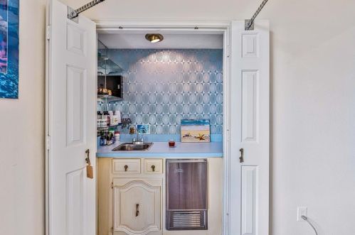 6801 Anglebluff Cir, Dallas TX 75248-4140 exterior