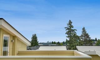 940 97th St, Seattle, WA 98103-3210