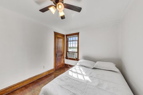 1818 Lunt Ave, Chicago IL 60645-3005 exterior