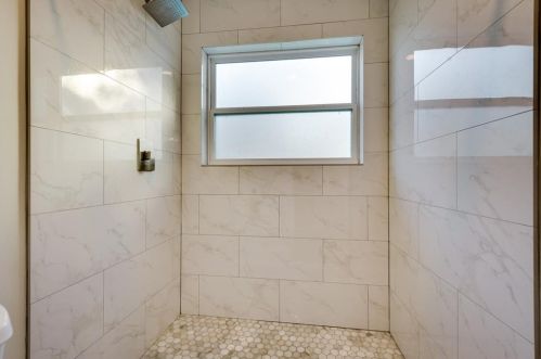 9672 Atherton Dr, Dallas TX 75243-6135 exterior