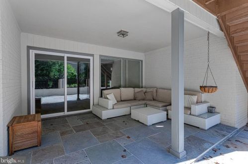 1515 Highwood Dr, Mc Lean VA  22101-5800 exterior