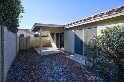 7043 28th Ave, Phoenix AZ  85051-8452 exterior