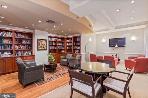 1500 Chestnut St, Philadelphia PA  19102-2737 exterior