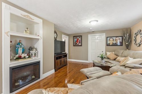 48 Trowbridge Circuit, Worcester MA 01603-2223 exterior