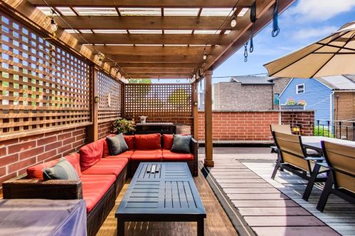 1542 Oakdale Ave, Chicago IL 60657-4024 exterior