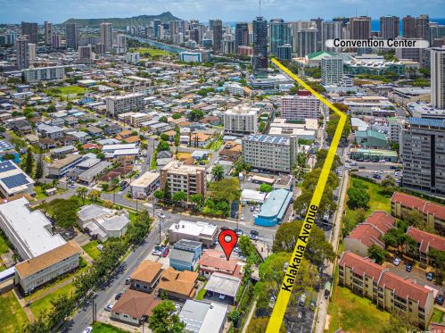 1572 Kalakaua Ave, Honolulu HI  96826-2401 exterior