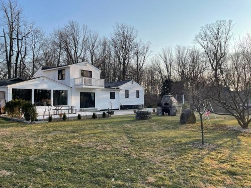 44 Nursery St, Norwalk CT 06850-1718 exterior