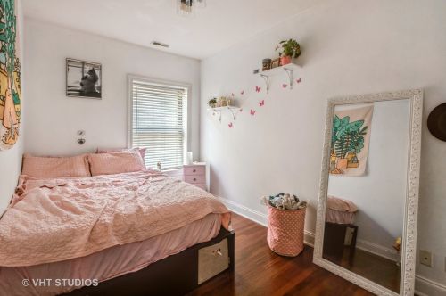 1358 Estes Ave, Chicago IL 60626-5549 exterior