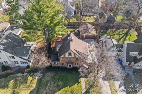 910 Pinecrest Ave, Grand Rapids MI 49506-3437 exterior