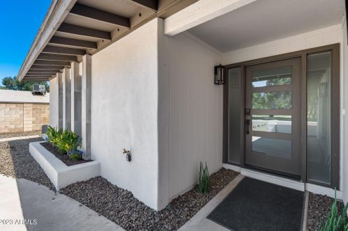 11617 37th Pl, Phoenix AZ  85028-2130 exterior