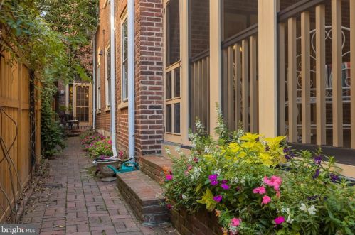 1016 Clinton St, Philadelphia PA 19107-6017 exterior