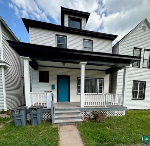 1226 3rd St, Duluth, MN 55805-2319