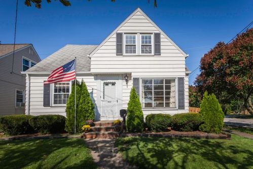 9322 Outlook Dr, Cleveland OH  44144-2456 exterior