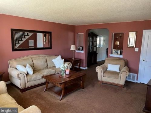 7158 Erdrick St, Philadelphia PA 19135-2602 exterior