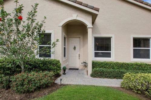 9201 Wentworth Ln, Fort Pierce FL  34986-3287 exterior