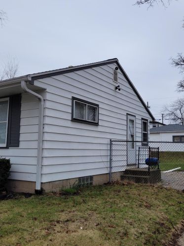 5877 67, Milwaukee WI 53218-1956 exterior