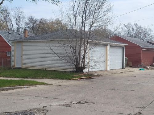 5877 67, Milwaukee WI 53218-1956 exterior