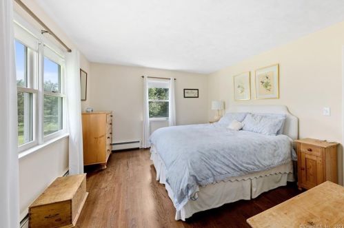 135 Highfield Rd, Wilton CT 06897-3803 exterior