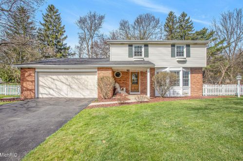 1730 Greenbriar Dr, Kalamazoo, MI 49024-5785