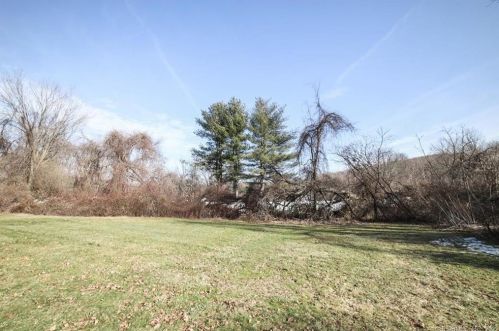 7 Curtis Ct, North Haven CT 06473-3921 exterior