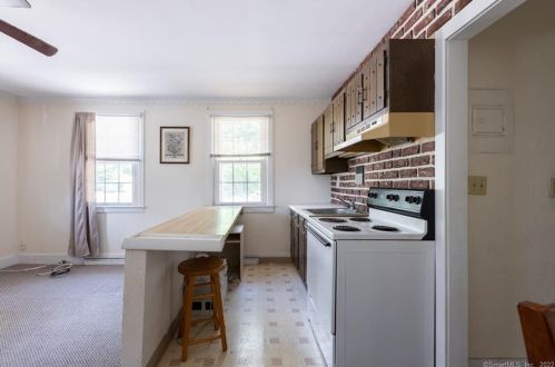 314 Elizabeth St, Derby CT 06418-1814 exterior