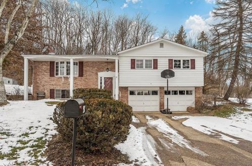 58 Ridgecrest Dr, Pittsburgh, PA 15235-4548