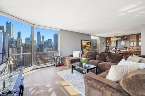 1310 Ritchie Ct, Chicago IL  60610-2115 exterior