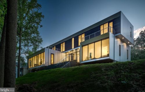 8725 Brk Rd, Mc Lean VA 22102-1507 exterior