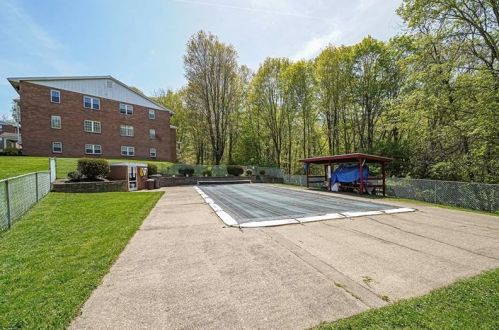 203 Coraopolis Rd, Moon Twp PA  15108-4041 exterior