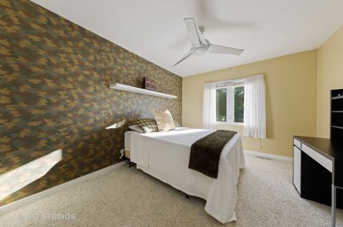 692 Indiana St, Elmhurst IL 60126-1345 exterior