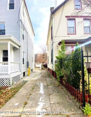 130 Brookside Ave, Irvington, NJ 07111-3303