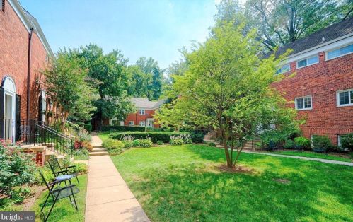 1258 Martha Custis Dr, Alexandria VA  22302-2016 exterior