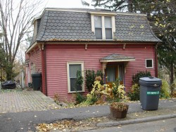 121 Newtonville Ave, Newton, MA 02458-1851