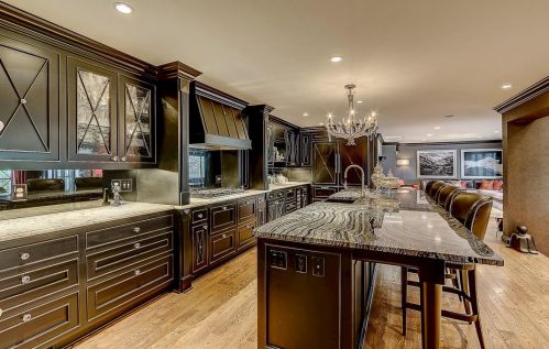 233 Ravine Baye Rd, Milwaukee WI 53217-1330 exterior